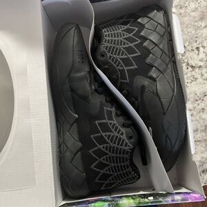 Basketball shoes , black lamelo ball shoes